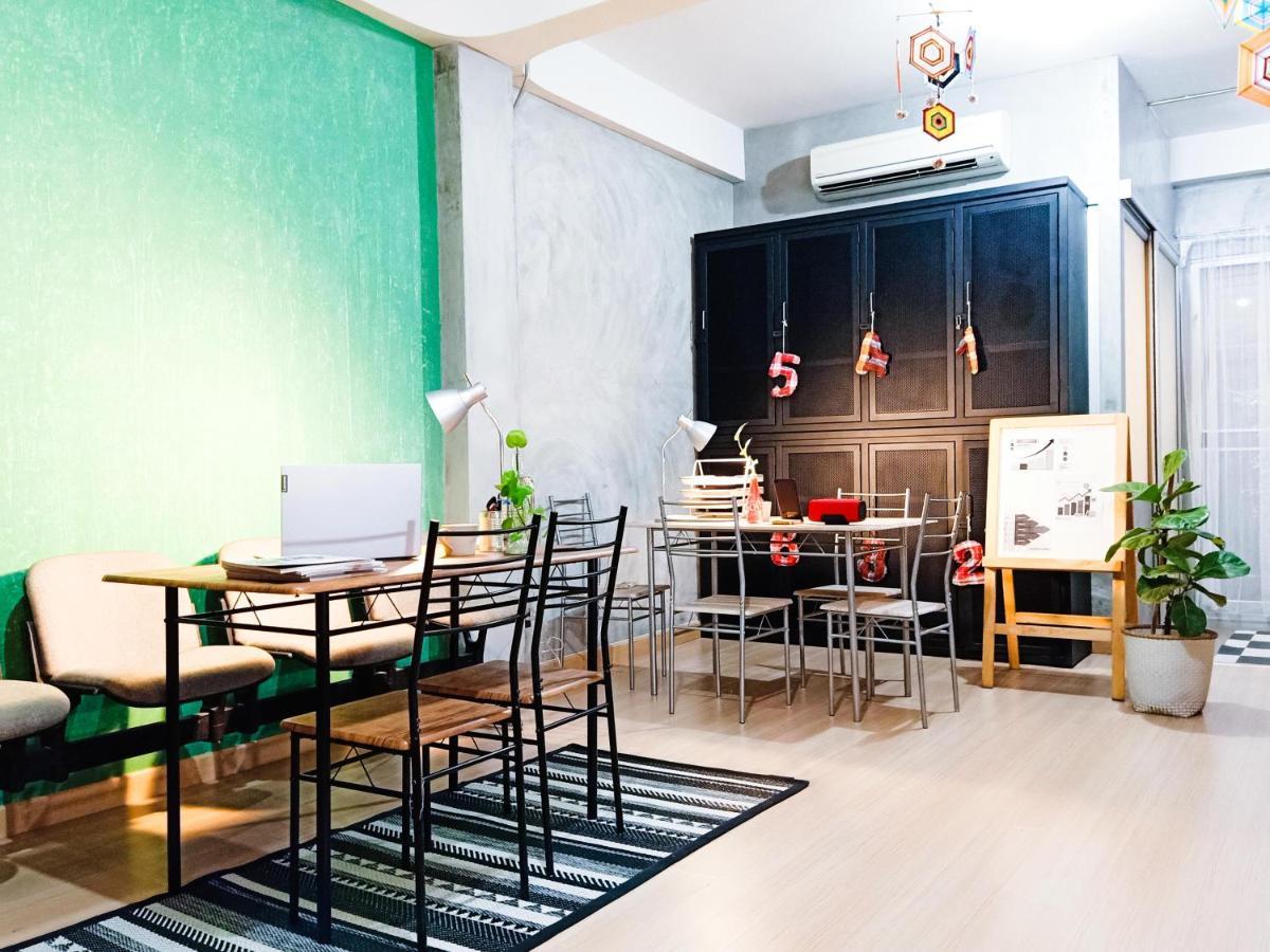 Auberge de jeunesse Five Stars Ratchada 19 à Bangkok Extérieur photo